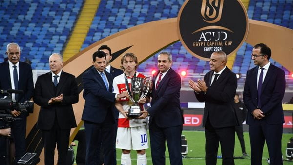 شاهد.. تتويج كرواتيا ببطولة كأس عاصمة مصر بعد الفوز علي الفراعنة 1 لوكا مودريتش يتسلم