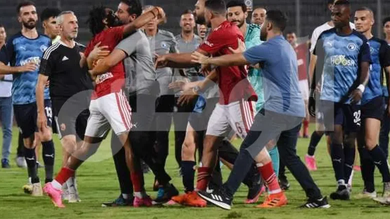عاجل.. إحالة حسين الشحات للمحاكمة الجنائية فى واقعة التعدى على«الشيبي» 1 إحالة حسين الشحات للمحاكمة الجنائية فى واقعة التعدى علىالشيبي