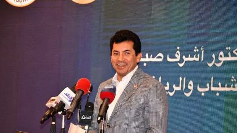 عاجل.. وزير الرياضة: الأهلي لم يطلب اللعب على استاد مصر بالعاصمة الإدارية 1 وزير الرياضة الأهلي لم يطلب اللعب على استاد مصر