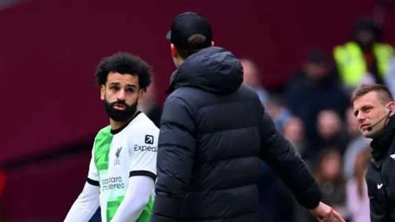 عاجل.. صحيفة بريطانية تكشف تطورات جديدة في أزمة محمد صلاح وكلوب 1 صحيفة بريطانية تكشف تطورات جديدة في أزمة محمد صلاح