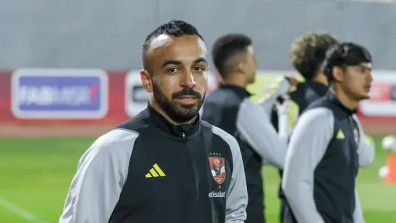 عاجل.. الأهلي يغرم أفشة 300 ألف جنيه بعد أزمة مع كولر 1 الأهلي يغرم أفشة 300 ألف جنيه بعد أزمة مع