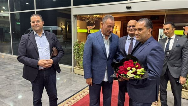 محمود الخطيب يستقبل بعثة الترجي التونسي بالورود 1 محمود الخطيب يستقبل