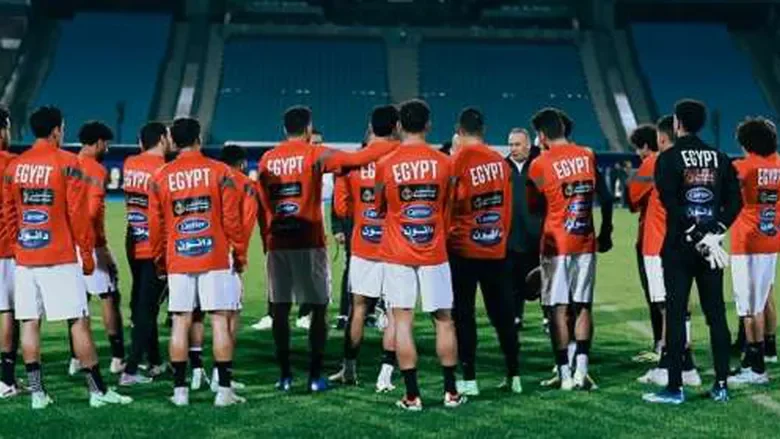 مع غياب صلاح وشريف.. انتظام 24 لاعبا بمعسكر منتخب مصر «بالأسماء» 1 غياب صلاح وشريف انتظام 24 لاعبا بمعسكر منتخب مصر