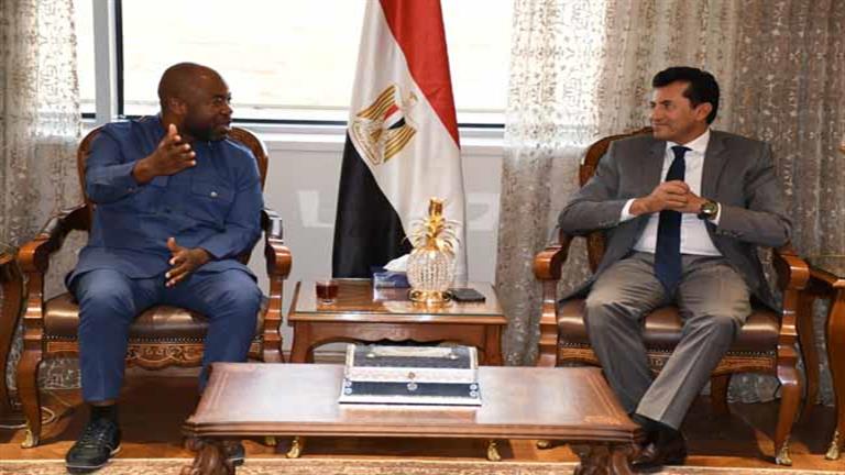 وزير الرياضة يستقبل رئيس الاتحاد الأفريقي للكرة الطائرة جلوس 1 وزير الرياضة يستقبل رئيس الاتحاد الأفريقي للكرة الطائرة جلوس