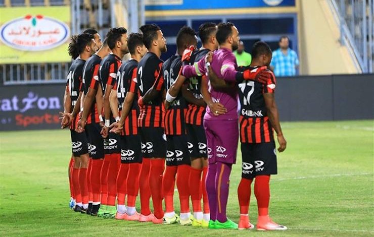 لاعب الداخلية يتفاعل مع هتافات جماهير الأهلي خلال المباراة (فيديو) 1 لاعب الداخلية يتفاعل مع هتافات جماهير الأهلي خلال المباراة (فيديو)