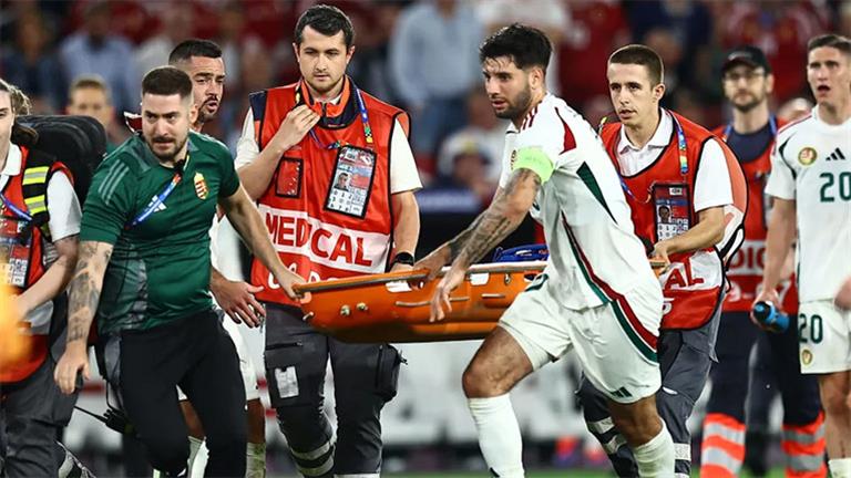 "مع صديقته في المستشفى".. أول ظهور لفارجا لاعب المجر بعد الإ 1 "مع صديقته في المستشفى".. أول ظهور لفارجا لاعب المجر بعد الإ