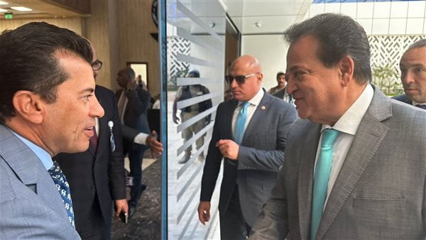 وزيرا الرياضة والصحة يتابعان حالة السباحة شذي نجم في مستشفي بمعهد ناصر 1 وزيرا الرياضة والصحة