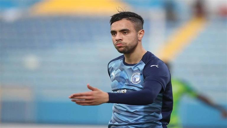الشيبي يغيب عن مصافحة لاعبي الأهلي وبيراميدز قبل المباراة (فيديو) 1 الشيبي يغيب عن مصافحة لاعبي الأهلي وبيراميدز قبل المباراة (فيديو)