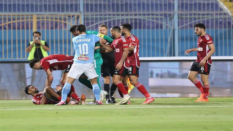 "رغم السباب بالأمهات والآباء".. بيراميدز يعلن معاقبة لاعبيه 1 "رغم السباب بالأمهات والآباء".. بيراميدز يعلن معاقبة لاعبيه