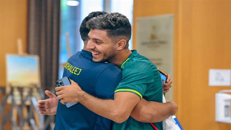 محمد شريف ينتظم بتدريبات الخليج بعد فترة غياب (صور) 1 محمد شريف ينتظم بتدريبات الخليج بعد فترة غياب (صور)