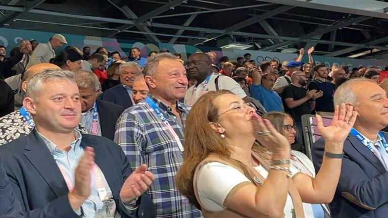 محمود الخطيب يحتفل بفوز منتخب مصر لكرة اليد على المجر في أولمبياد باريس 2024 من المدرجات (فيديو) 1 محمود الخطيب يحتفل بفوز منتخب مصر لكرة اليد على المجر في أولمبياد باريس 2024 من المدرجات (فيديو)