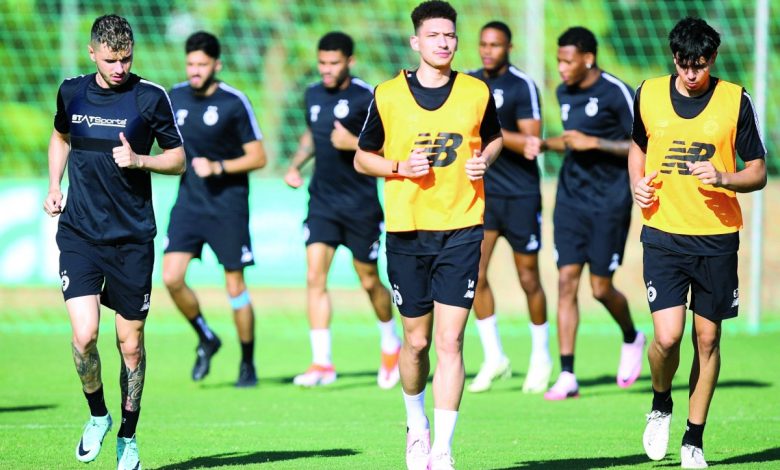 الزعيم يواجه مانشستر 62 ودياً اليوم