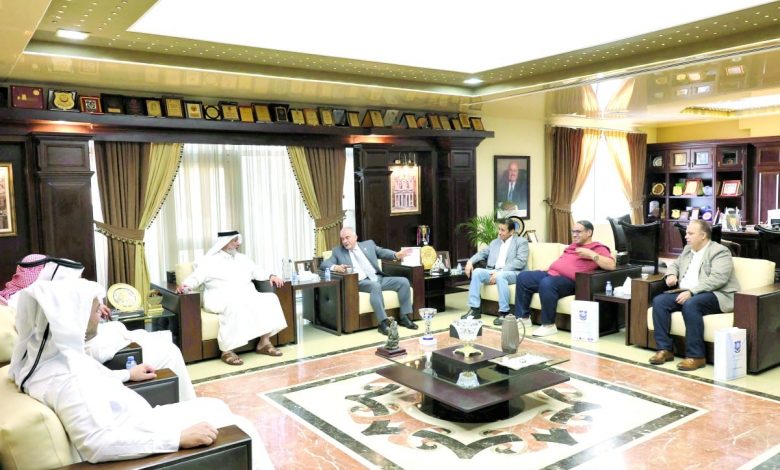 ‫ جامعة عمان والاتحاد العربي يبحثان تعزيز الثقافة الرياضية