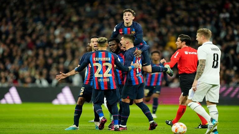 برشلونة يفوز على ريال مدريد بهدفين مقابل هدف وديًا 1 برشلونة يفوز على ريال مدريد بهدفين مقابل هدف وديًا