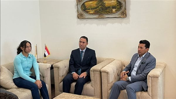 وزير الشباب والرياضة يستقبل لاعبات المشروع بعد تحقيق برونزية بطولة العالم للمصارعة 1 وزير الشباب والرياضة