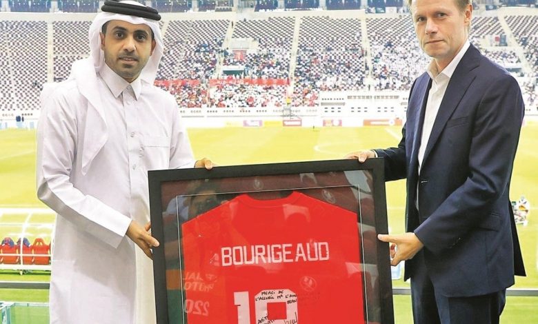 الدحيل يكرم السفير الفرنسي