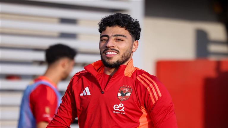 "بتزقني ليه".. موقف رائع من أكرم توفيق مع مشجع للأهلي (فيديو 1 "بتزقني ليه".. موقف رائع من أكرم توفيق مع مشجع للأهلي (فيديو