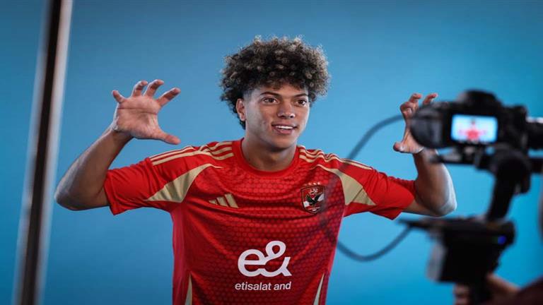 جدل في الأهلي وغضب في الزمالك.. 10 صور ترصد أزمة شعر إمام عاشور 1 جدل في الأهلي وغضب في الزمالك.. 10 صور ترصد أزمة شعر إمام عاشور