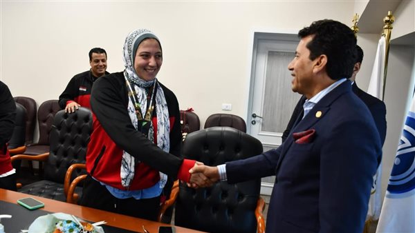 وزير الرياضة يستقبل صفا سليمان بعد تتويجها ببرونزية بطولة العالم للجودو 1 وزير الرياضة يستقبل