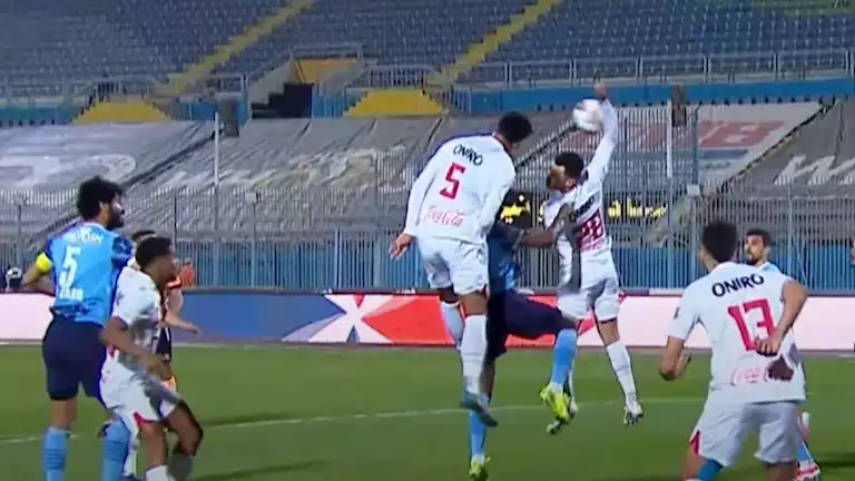 خبير تحكيمي يحسم جدل استحقاق بيراميدز لركلة جزاء ضد الزمالك 1 خبير تحكيمي يحسم جدل استحقاق بيراميدز لركلة جزاء ضد الزمالك