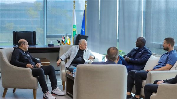 بحضور فينجر وبوساكا.. اتحاد الكرة يبدأ اليوم برنامجا شاملا لتطوير عناصر اللعبة 1 بحضور فينجر وبوساكا..