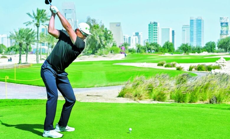 الصيني هاوتونج لي في صدارة قطر ماسترز للجولف