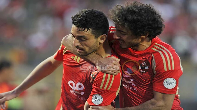 طاهر محمد يفتتح أهداف الأهلي في مرمى صن داونز (صور وفيديو) 1 طاهر محمد يفتتح أهداف الأهلي في مرمى صن داونز (صور وفيديو)