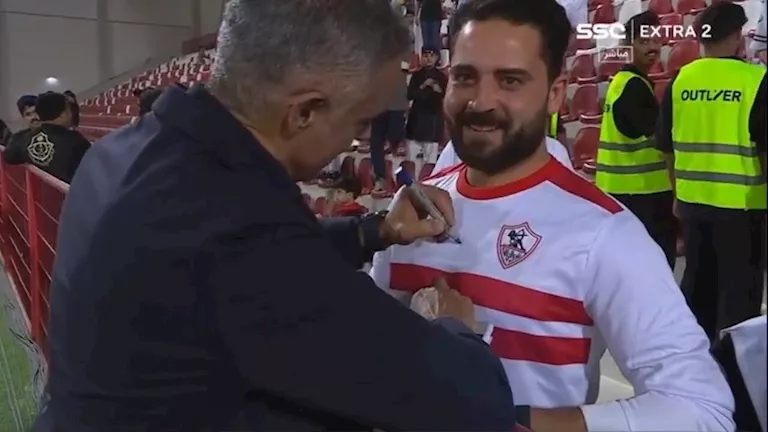 لفتة رائعة من جوميز مع مشجع زملكاوي.. ماذا حدث؟ 1 لفتة رائعة من جوميز مع مشجع زملكاوي.. ماذا حدث؟