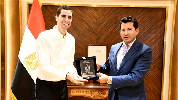 وزير الرياضة يستقبل علي فرج بطل مصر في الاسكواش 1 وزير الرياضة يستقبل