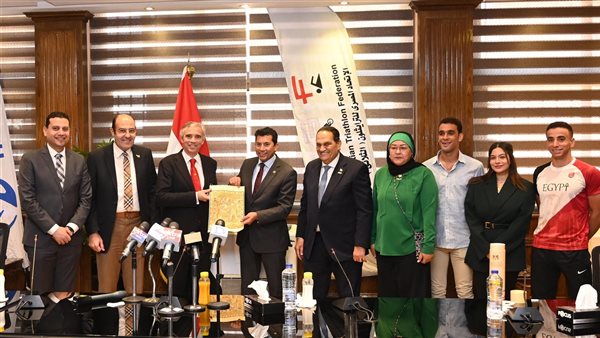 وزير الرياضة يشهد المؤتمر الصحفي للإعلان عن البطولات العربية والإفريقية للترايثلون بالجلالة 1 الدكتور أشرف صبحى،