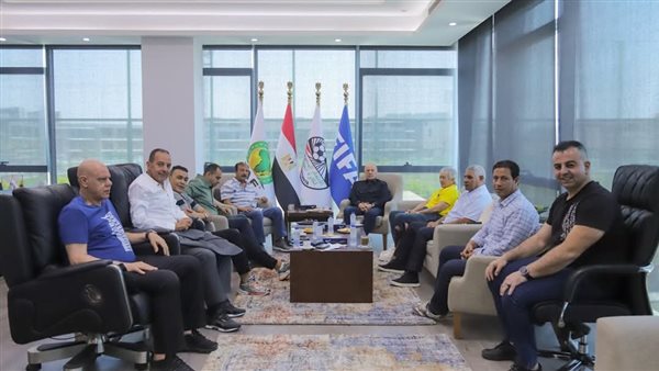 أبوريدة يبحث برنامج منتخب مصر لكأس العرب مع الجهاز الفني 1 أبوريدة يبحث برنامج