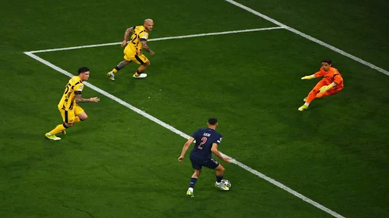 أشرف حكيمي يسجل رقما تاريخيا للاعبين العرب في دوري الأبطال 1 أشرف حكيمي يسجل رقما تاريخيا للاعبين العرب في دوري الأبطال