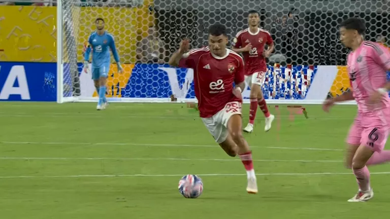 حكم دولي سابق يعلق على لقطة لاعب إنتر ميامي مع تريزيجيه 1 حكم دولي سابق يعلق على لقطة لاعب إنتر ميامي مع تريزيجيه
