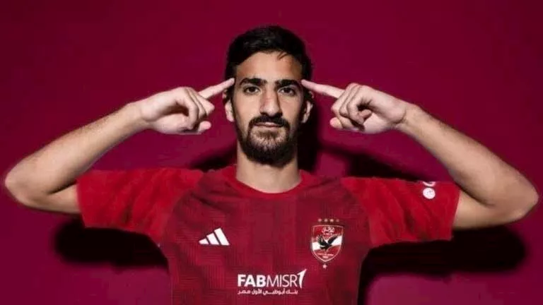 صاحب الظل الخفيف.. بن رمضان يكشف كواليس حديثه مع لاعبي الأهلي بالطائرة 1 صاحب الظل الخفيف.. بن رمضان يكشف كواليس حديثه مع لاعبي الأهلي بالطائرة