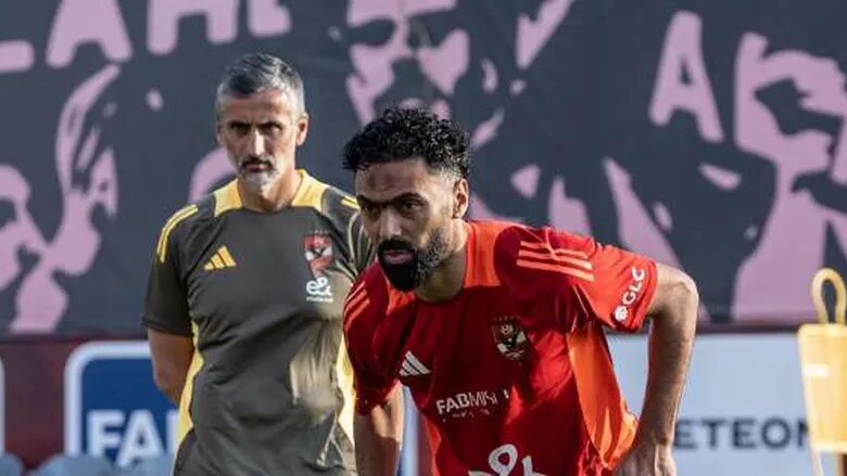 هل قرر الأهلي تجميد حسين الشحات؟.. تفاصيل الأزمة المثارة قبل لقاء بالميراس 1 قرر الأهلي تجميد حسين الشحات؟ تفاصيل الأزمة المثارة قبل