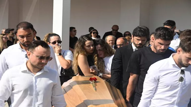 18 صورة لحضور لاعبي ليفربول جنازة ديوجو جوتا 1 18 صورة لحضور لاعبي ليفربول جنازة ديوجو جوتا