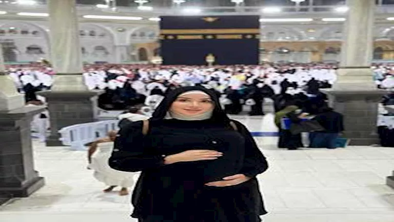 6 صور لزوجة محمد النني الثانية من أمام الكعبة 1 6 صور لزوجة محمد النني الثانية من أمام الكعبة