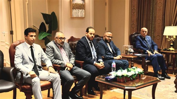 وزير الرياضة يلتقي مجموعة من المستثمرين المصريين لبحث عمل شراكة وطنية 1 وزير الرياضة يلتقي