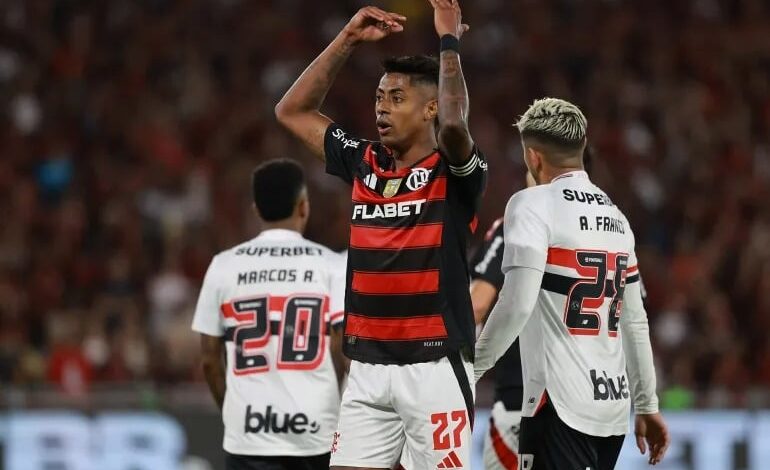 ‫ لاعب برازيلي مُهدد بالسجن 17 عاما بسبب بطاقة صفراء