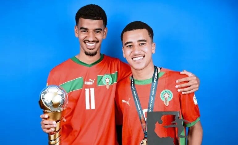 شقيقان مغربيان يوقعان لأياكس أمستردام الهولندي في يوم واحد