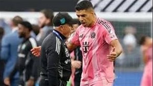 إيقاف سواريز 3 مباريات إضافية بعد أزمة نهائي كأس الرابطتين 1 سواريز