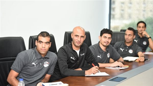 الدوري الممتاز، أوسكار يراجع حالات الـ VAR مع الحكام 1 أوسكار رويز