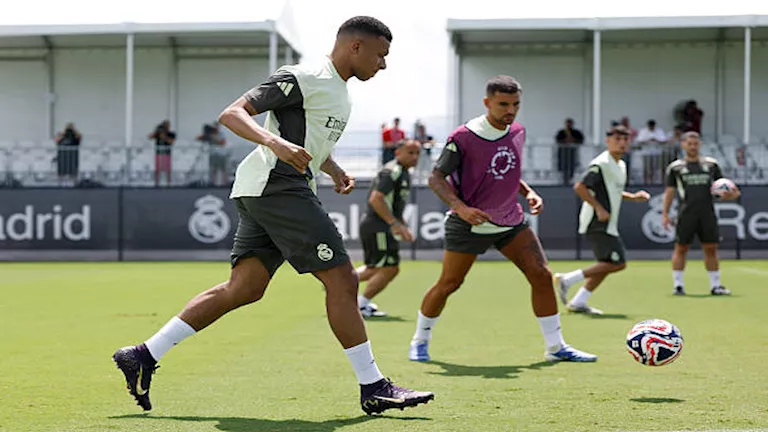 كيليان مبابي يرشح أكثر لاعب يستحق الكرة الذهبية 1 كيليان مبابي يرشح أكثر لاعب يستحق الكرة الذهبية