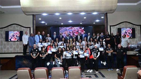 وزير الرياضة يكرم بطلات مصر لكرة اليد والسلة بعد التتويج ببطولة إفريقيا 1 وزير الرياضة يكرم