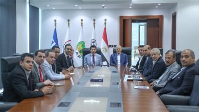 أبو ريدة يستقبل وزير الرياضة ويبحثان دعم خطط وبرامج تطوير كرة القدم 2 هاني أبو ريدة يستقبل