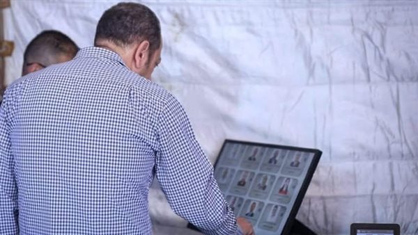 انطلاق أول تجربة للتصويت الالكترونى فى انتخابات الأندية بالزهور 1 انطلاق أول تجربة