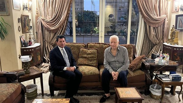 وزير الرياضة يطمن على الحالة الصحية لحسين لبيب ومرتضي منصور 1 الدكتور أشرف صبحي