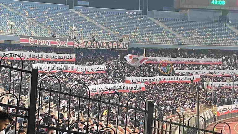 رسائل قوية من جماهير الزمالك بشأن أرض أكتوبر خلال مباراة زيسكو 1 رسائل قوية من جماهير الزمالك بشأن أرض أكتوبر خلال مباراة زيسكو