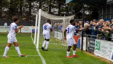 نادي إنجليزي يوقف مشجعاً بعد إساءته الجنسية لحكمة المباراة.. ما القصة؟