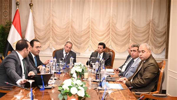 وزير الرياضة يلتقي